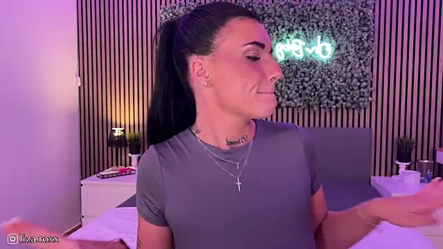 Snapshot of LizaRoxx chatting on September 2025 08:43:01 PM LizaRoxx online show from September 2025 08:43:01 PM