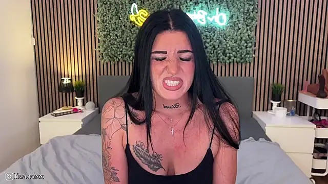 Snapshot of LizaRoxx chatting on September 2025 05:37:01 PM LizaRoxx online show from September 2025 05:37:01 PM