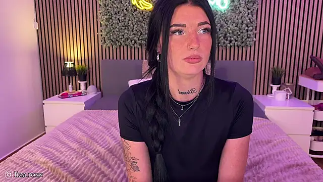 Snapshot of LizaRoxx chatting on October 2025 07:11:02 PM LizaRoxx online show from October 2025 07:11:02 PM