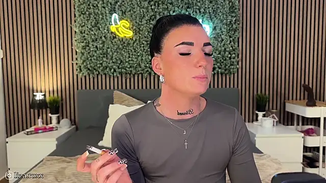 Snapshot of LizaRoxx chatting on October 2025 06:52:02 PM LizaRoxx online show from October 2025 06:52:02 PM