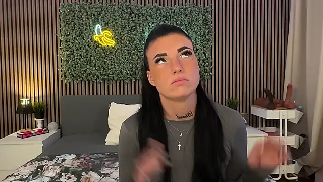 Snapshot of LizaRoxx chatting on November 2025 10:59:01 AM LizaRoxx online show from November 2025 10:59:01 AM