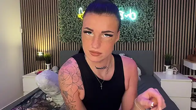 Snapshot of LizaRoxx chatting on November 2025 08:52:01 PM LizaRoxx online show from November 2025 08:52:01 PM