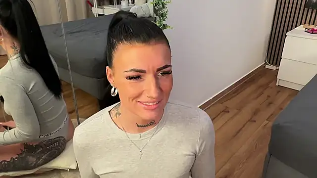 Snapshot of LizaRoxx chatting on November 2025 08:53:01 PM LizaRoxx online show from November 2025 08:53:01 PM