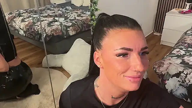 Snapshot of LizaRoxx chatting on November 2025 09:36:01 PM LizaRoxx online show from November 2025 09:36:01 PM