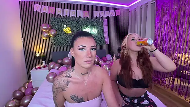 Snapshot of LizaRoxx chatting on January 2026 10:03:02 PM LizaRoxx online show from January 2026 10:03:02 PM