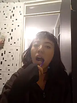 Snapshot of millaKatt chatting on April 2026 04:18:02 AM millaKatt online show from April 2026 04:18:02 AM