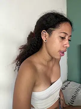 Snapshot of Miley_and_Vash chatting on December 2024 08:39:01 PM Miley and Vash online show from December 2024 08:39:01 PM