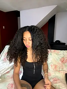 Snapshot of Miley_and_Vash chatting on December 2025 09:00:01 PM Miley and Vash online show from December 2025 09:00:01 PM