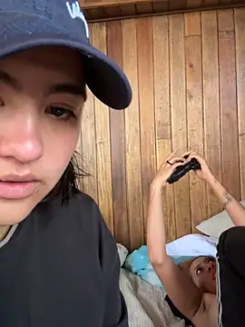 Snapshot of Miley_and_Vash chatting on March 2026 04:01:01 PM Miley and Vash online show from March 2026 04:01:01 PM