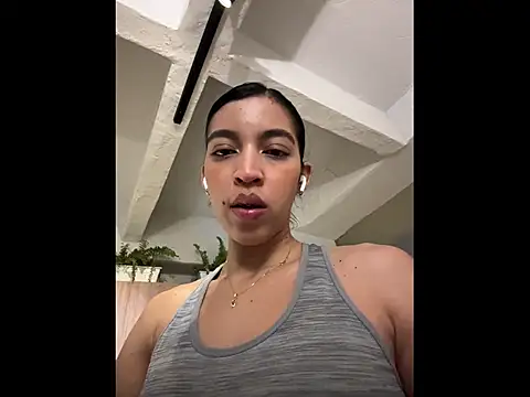 Snapshot of Nikol-JE chatting on November 2025 11:07:02 PM Nikol-JE online show from November 2025 11:07:02 PM