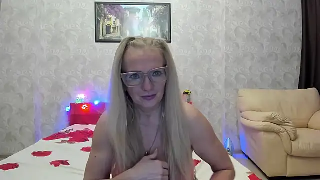 TrueFoxyyy online show from March 2026 04:33:01 PM