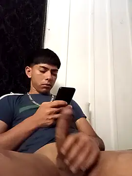 Snapshot of SEBASTHIAN chatting on December 2025 05:03:02 AM SEBASTHIAN online show from December 2025 05:03:02 AM