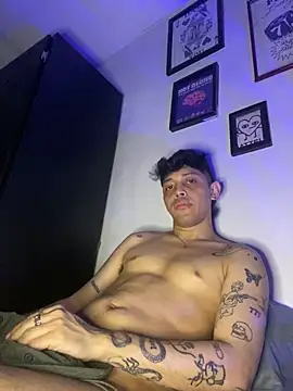 Snapshot of tonysexyboy chatting on December 2024 08:58:02 PM tonysexyboy online show from December 2024 08:58:02 PM