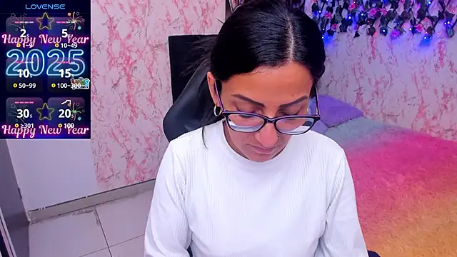 Snapshot of alma_blue chatting on January 2025 09:00:02 PM alma blue online show from January 2025 09:00:02 PM