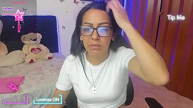 Snapshot of alma_blue chatting on November 2025 11:21:02 PM alma blue online show from November 2025 11:21:02 PM