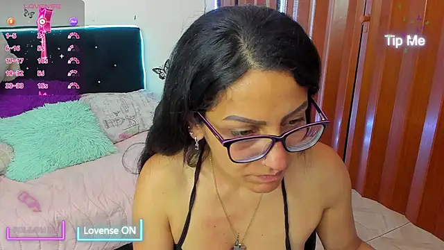 Snapshot of alma_blue chatting on November 2025 10:52:02 PM alma blue online show from November 2025 10:52:02 PM