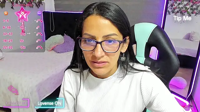 Snapshot of alma_blue chatting on December 2025 10:37:01 PM alma blue online show from December 2025 10:37:01 PM