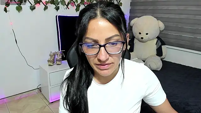 Snapshot of alma_blue chatting on January 2026 10:33:02 PM alma blue online show from January 2026 10:33:02 PM