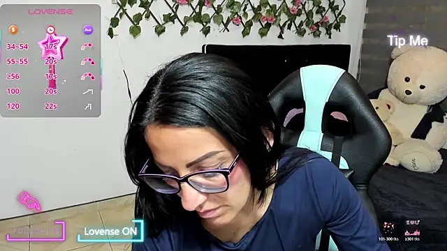 Snapshot of alma_blue chatting on January 2026 11:30:02 PM alma blue online show from January 2026 11:30:02 PM