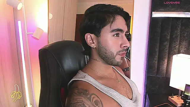 ItsMeEros online show from May 2026 11:32:02 PM