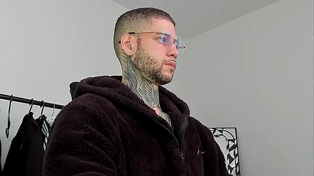  jamesleandros1 online show from November 2025 12:27:01 PM