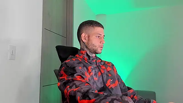  jamesleandros1 online show from April 2026 01:19:02 AM