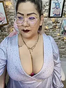 Dalessa Bigtits online show from May 2026 10:38:02 PM