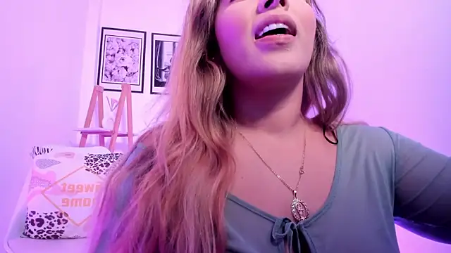 sofihill01 online show from May 2026 07:56:02 AM