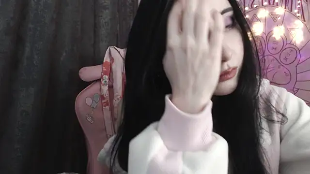 Holy420lolii online show from December 2024 03:11:01 PM