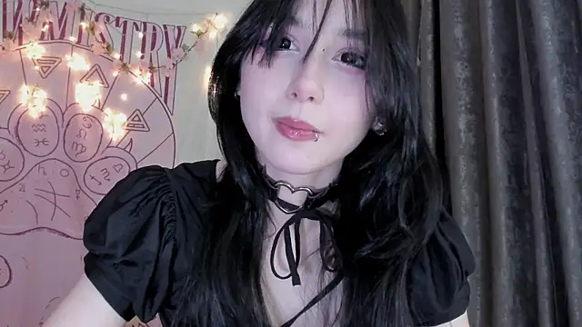 Holy420lolii online show from December 2025 02:37:02 PM