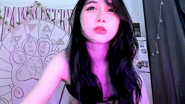 Holy420lolii online show from July 2026 07:26:02 PM