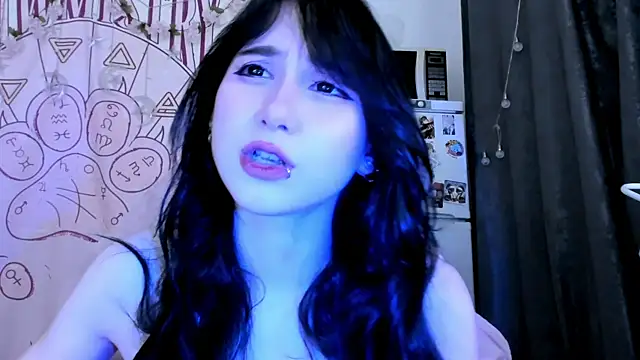 Holy420lolii online show from July 2026 08:52:02 PM
