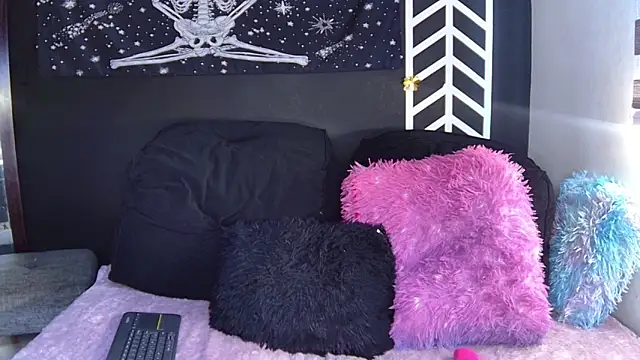 EvangelineCors online show from March 2025 06:10:02 PM