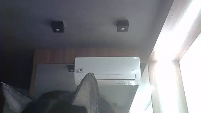 Skinny-Kitten online show from May 2026 04:01:02 PM