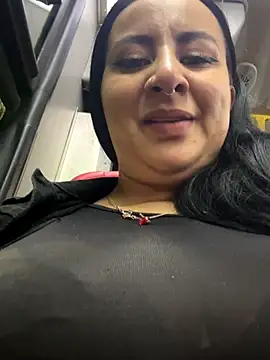 Abril Luv online show from October 2025 01:06:02 AM