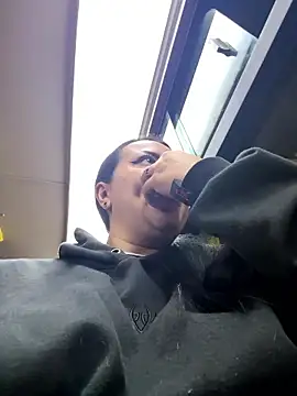 Abril Luv online show from January 2026 12:35:01 AM