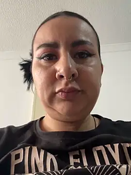 Abril Luv online show from February 2026 01:21:02 PM