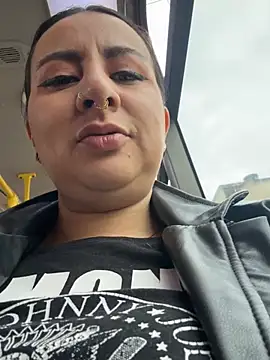 Abril Luv online show from April 2026 12:16:02 PM