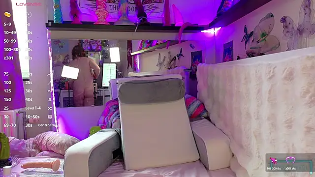 FluffyRainbowKity online show from July 2026 08:18:02 AM