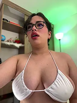 Snapshot of andra_rose chatting on December 2024 10:47:02 PM andra rose online show from December 2024 10:47:02 PM