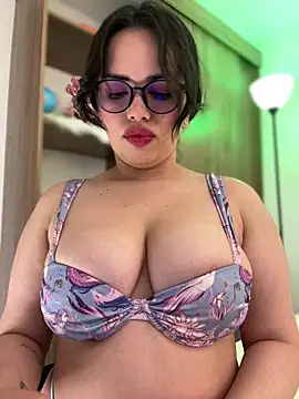 Snapshot of andra_rose chatting on January 2025 11:02:02 PM andra rose online show from January 2025 11:02:02 PM