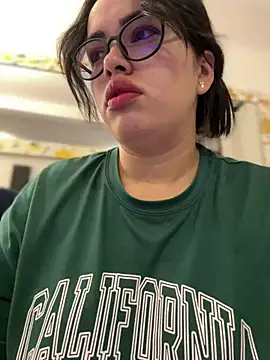 Snapshot of andra_rose chatting on January 2025 12:20:01 AM andra rose online show from January 2025 12:20:01 AM