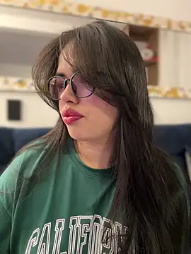 Snapshot of andra_rose chatting on March 2025 11:24:02 PM andra rose online show from March 2025 11:24:02 PM