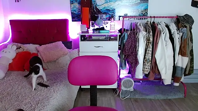 alisseallie online show from September 2025 08:42:01 PM