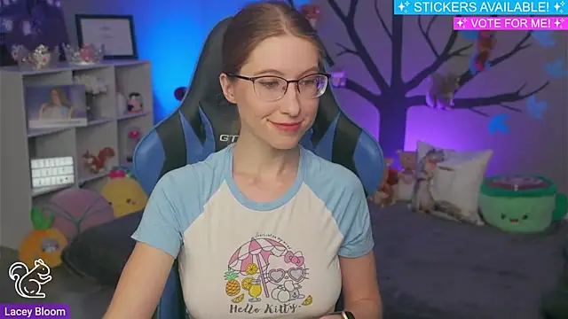 Snapshot of TheLaceyBloom chatting on January 2025 02:11:02 AM TheLaceyBloom online show from January 2025 02:11:02 AM