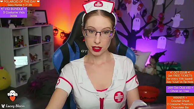 Snapshot of TheLaceyBloom chatting on October 2025 01:20:02 AM TheLaceyBloom online show from October 2025 01:20:02 AM