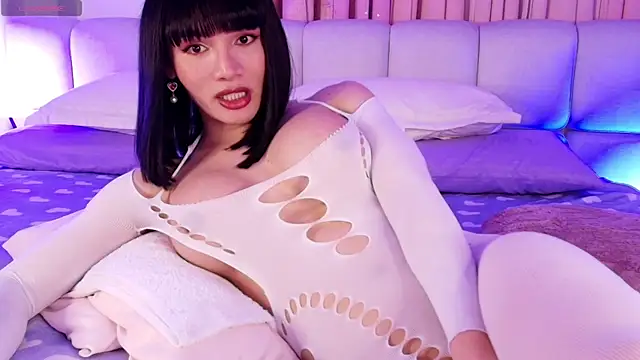 Snapshot of sweetieluna01 chatting on September 2025 07:52:01 PM sweetieluna01 online show from September 2025 07:52:01 PM