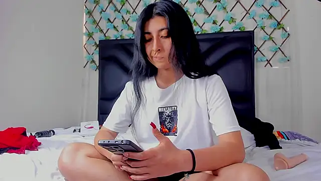 Snapshot of EmmaWilliamss chatting on April 2026 04:18:01 PM EmmaWilliamss online show from April 2026 04:18:01 PM