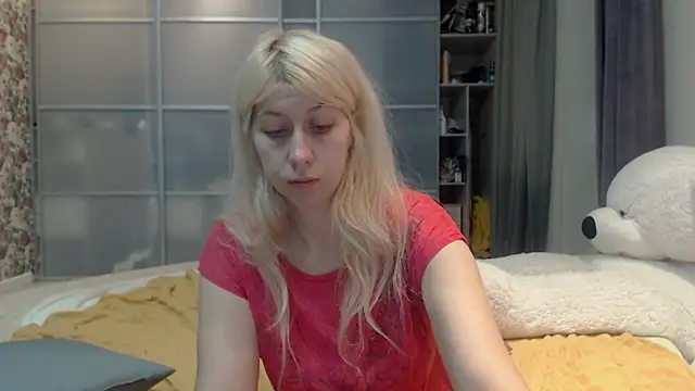 KyliePag online show from January 2026 04:28:01 AM