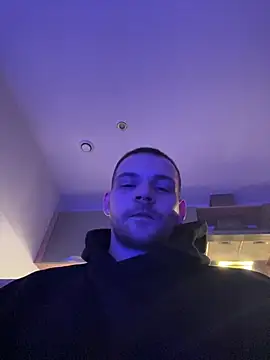 Snapshot of Z1uk chatting on March 2026 01:12:02 AM Z1uk online show from March 2026 01:12:02 AM